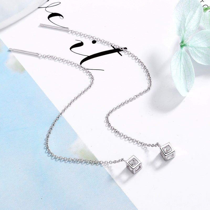 Women's earrings with elegant square pendant and shimmering zirconia Style and Serve