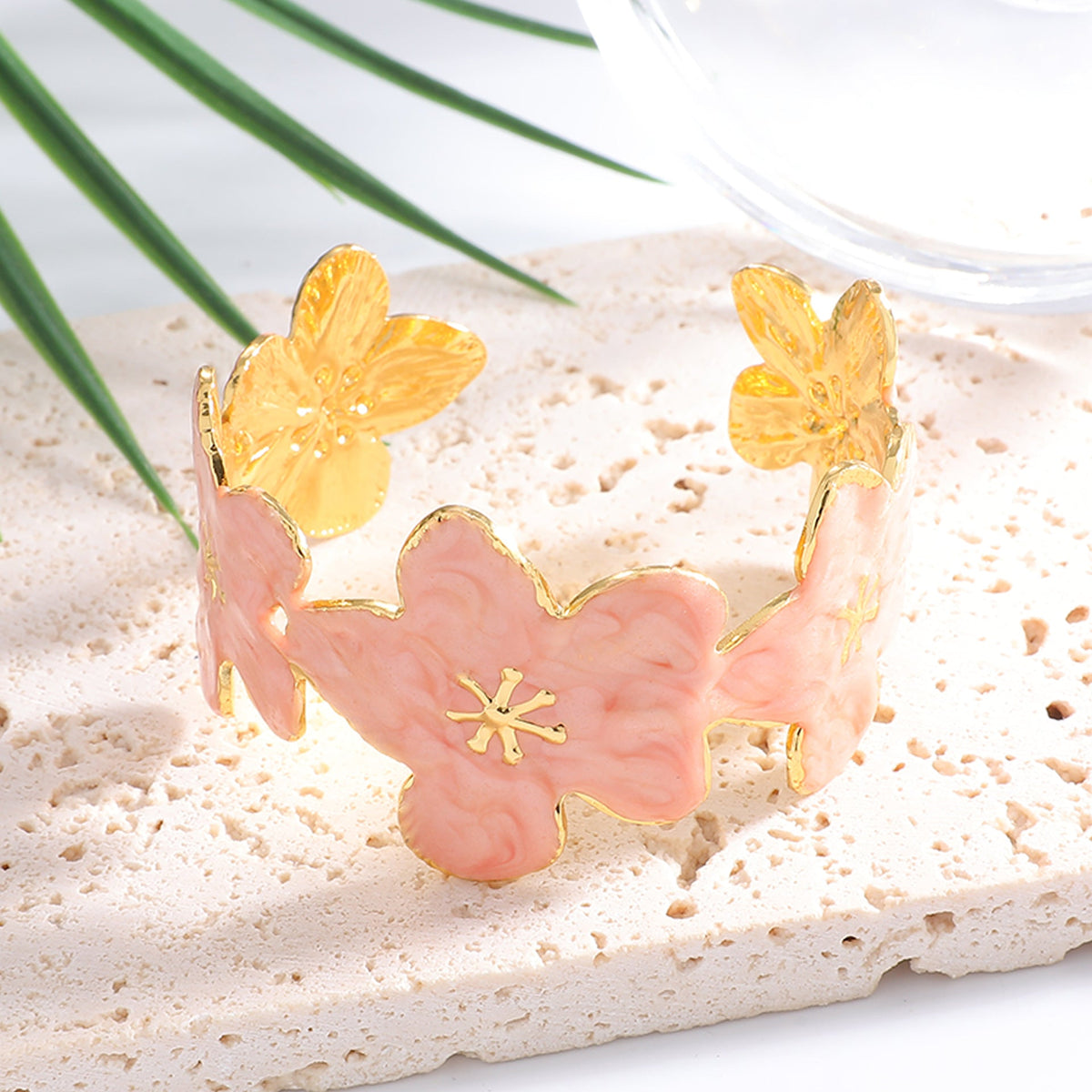 Ladies' bangle with floral motifs Style and Serve