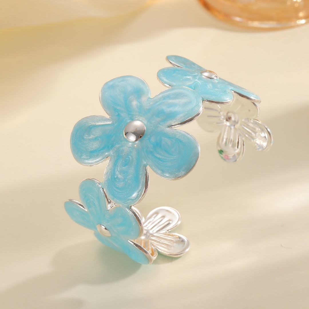 Women's bracelet made of high-quality metal with floral design Style and Serve