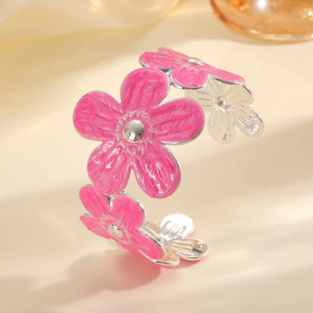 Women's bracelet made of high-quality metal with floral design Style and Serve