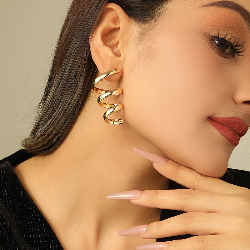 Women's Hanging Earrings with Elegant, Curved Design Style and Serve