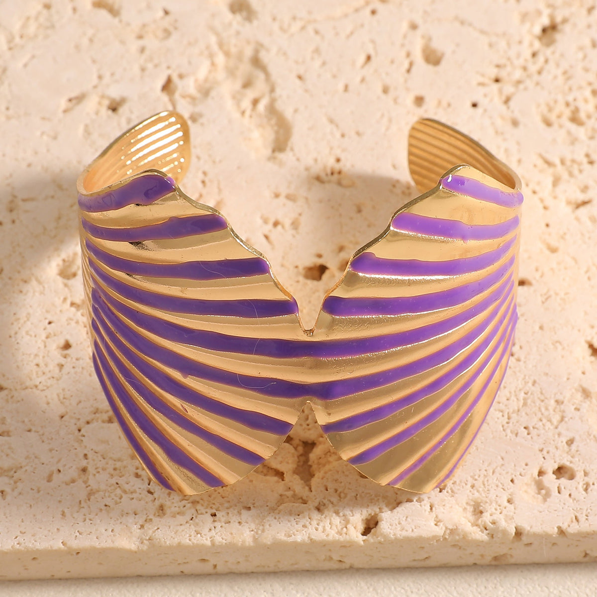 Women's bangle with elegant shell design Style and Serve