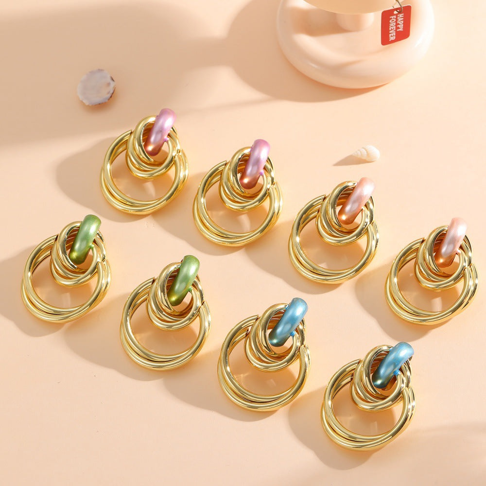 Women's Hanging Earrings with Elegant, Sculptural Design Style and Serve