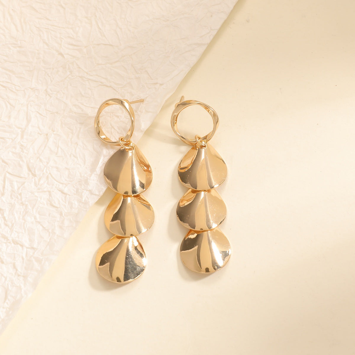 Women Hanging Earrings with Elegant Shell Design Style and Serve