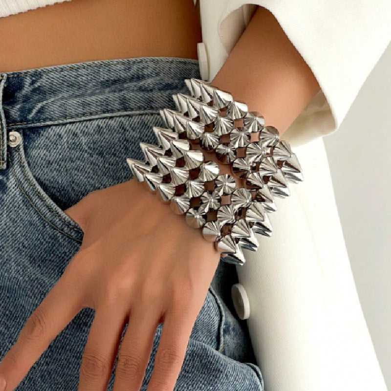 Women's bracelet with spikes Style and Serve