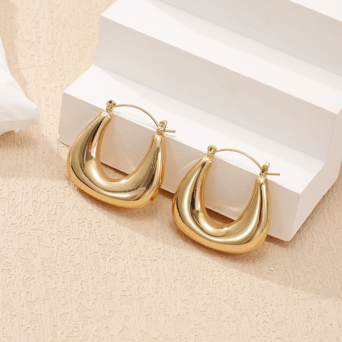 Ladies earrings in a modern, curved design Style and Serve