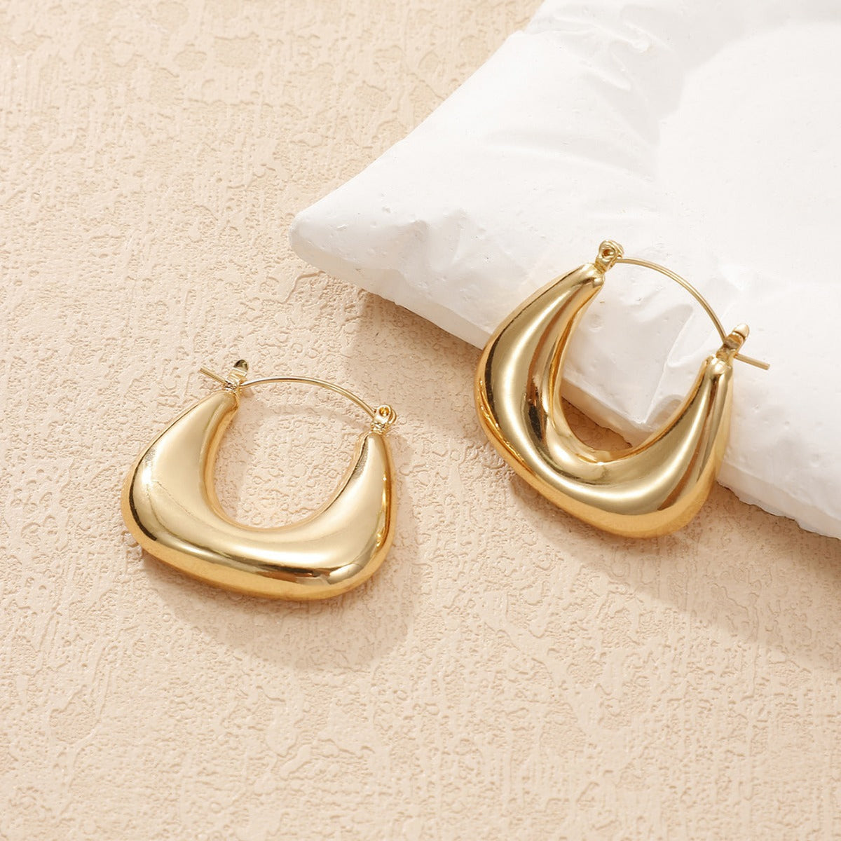 Ladies earrings in a modern, curved design Style and Serve