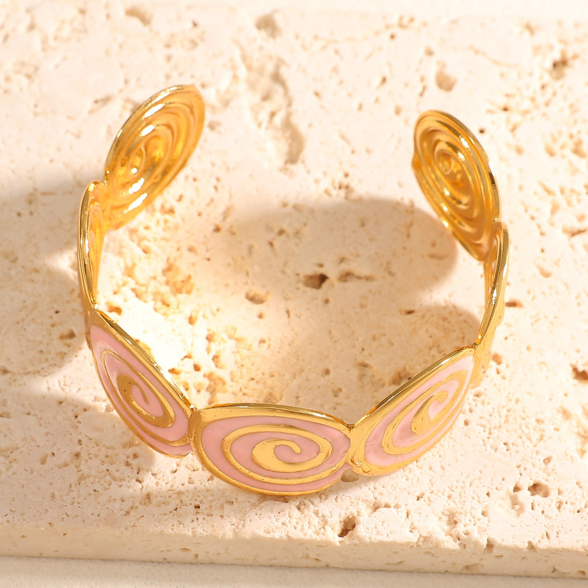 Women's cuff with elegant spiral design Style and Serve