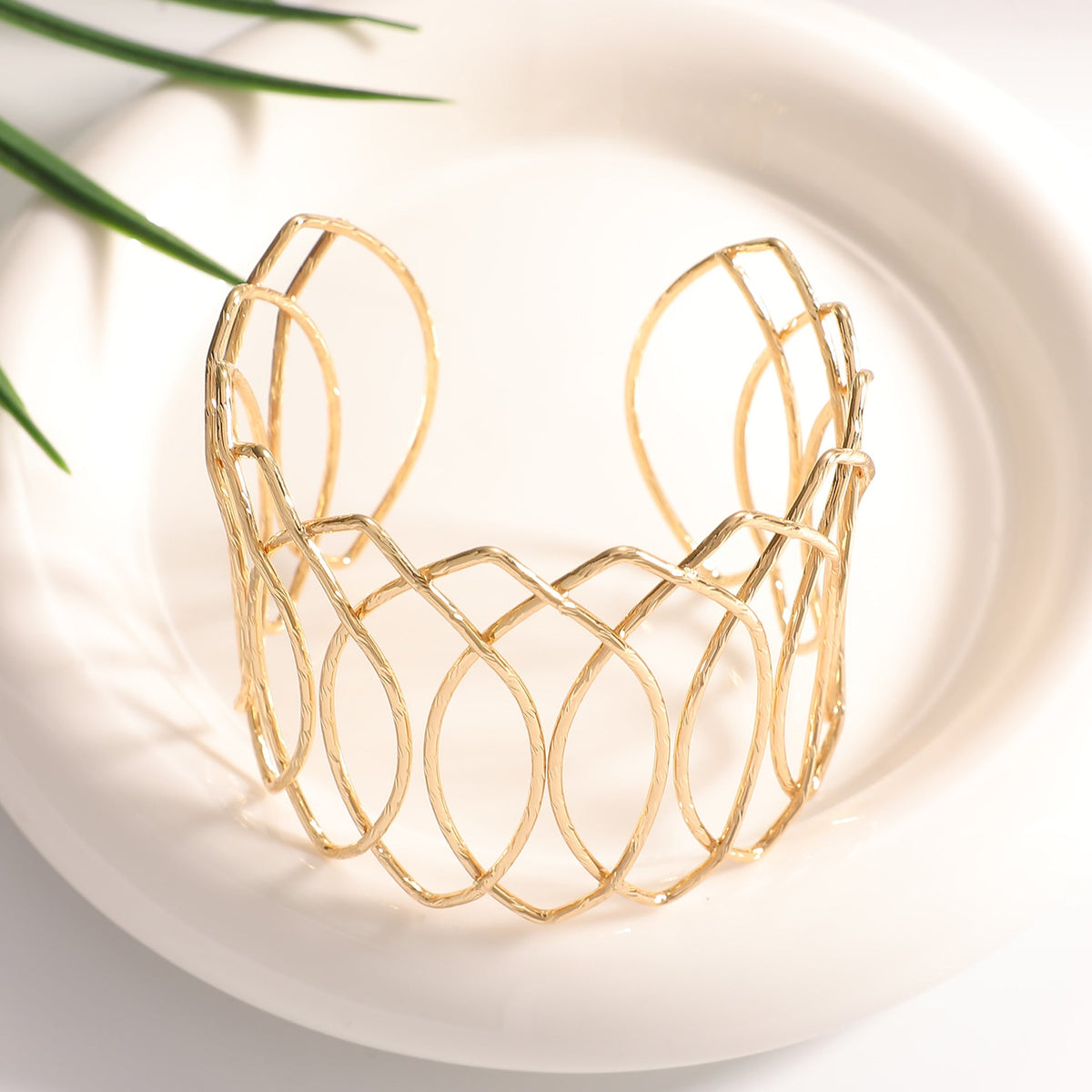 Women Open Bangle with Artfully Curved Design Style and Serve