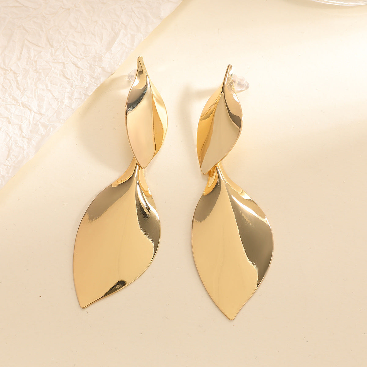Women Hanging Earrings with Elegant Leaf Shape and Luxurious Finish Style and Serve