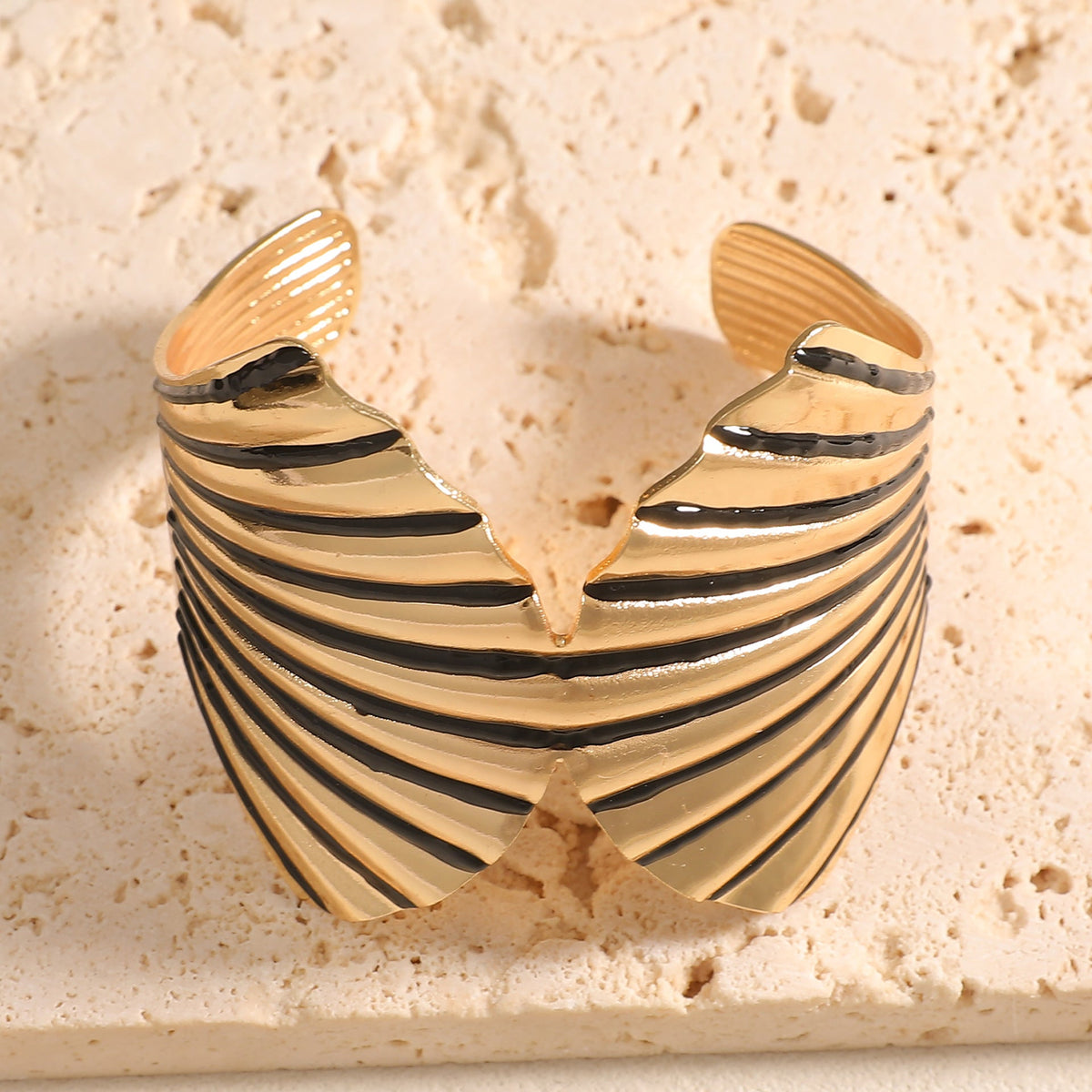 Women's bangle with elegant shell design Style and Serve