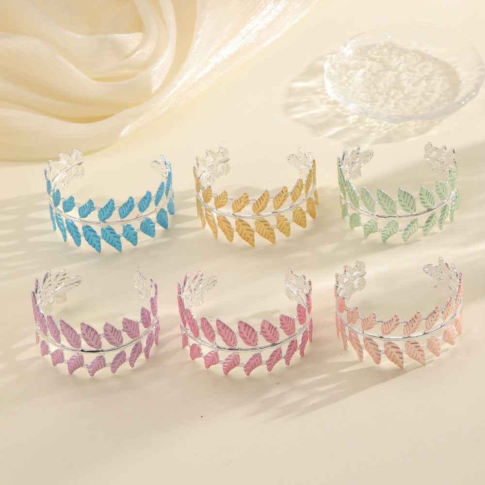 Ladies bracelet in elegant leaf design Style and Serve