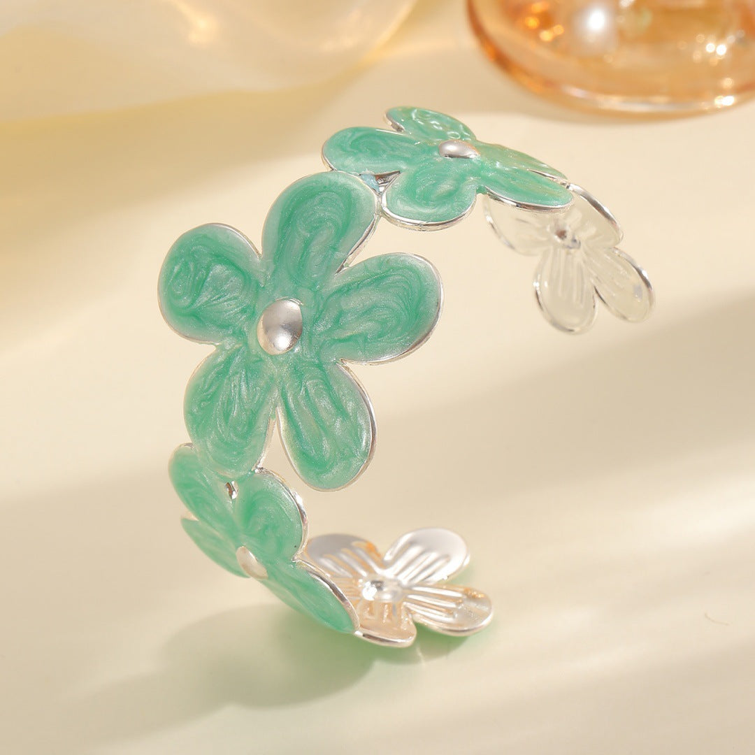 Women's bracelet made of high-quality metal with floral design Style and Serve
