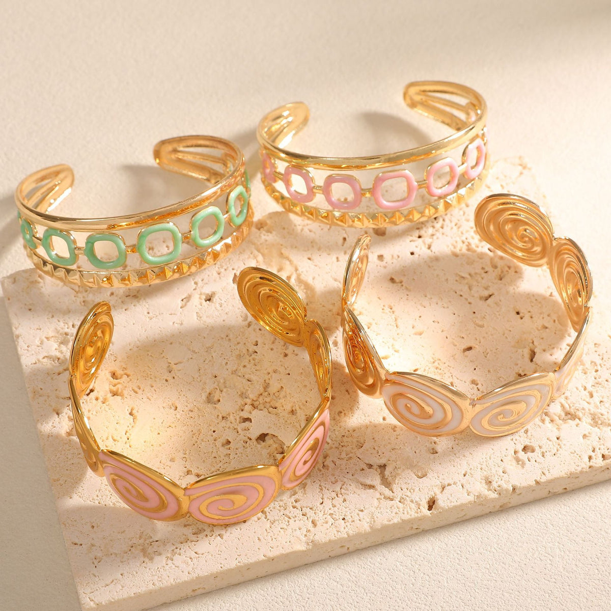Women's cuff with elegant spiral design Style and Serve