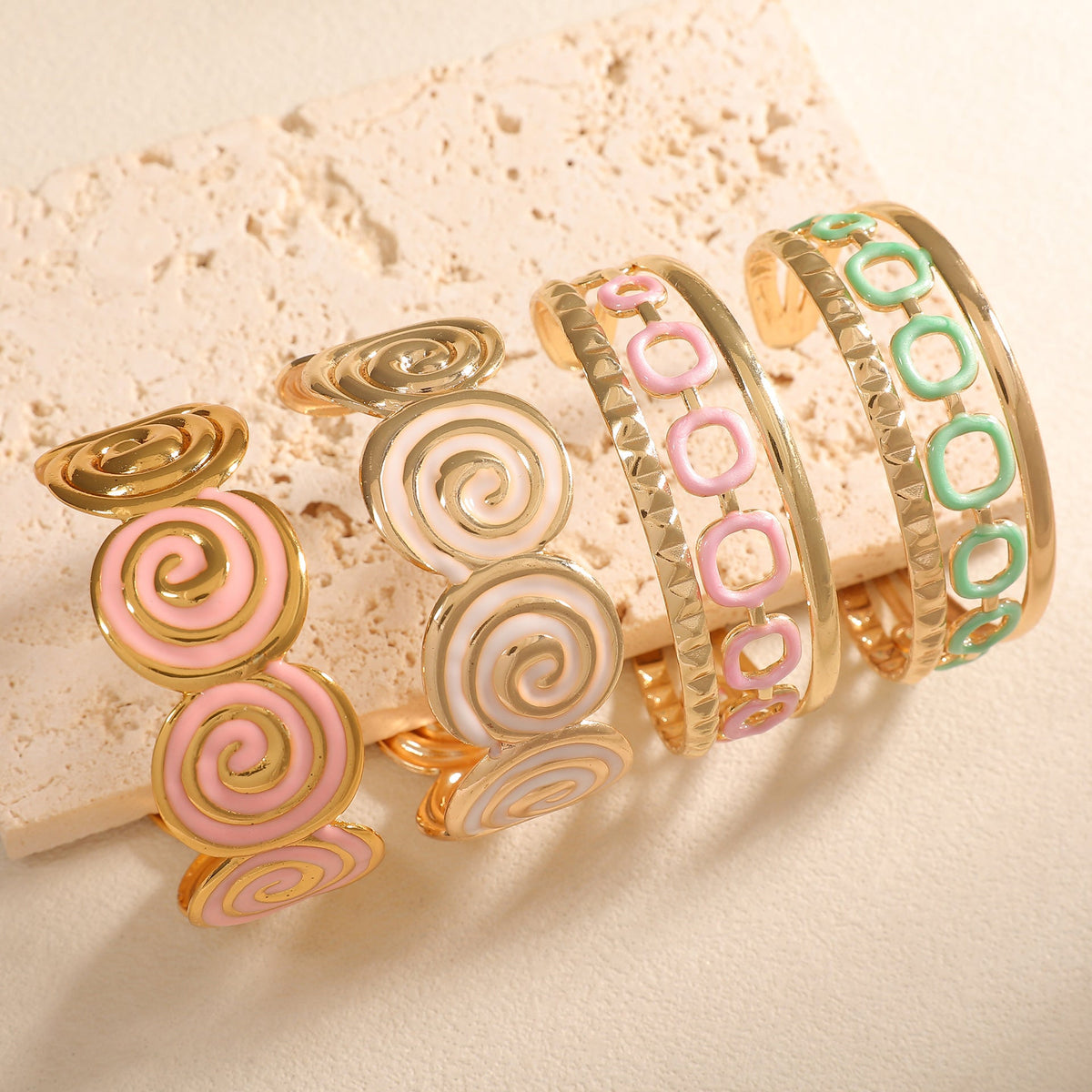 Women's cuff with elegant spiral design Style and Serve