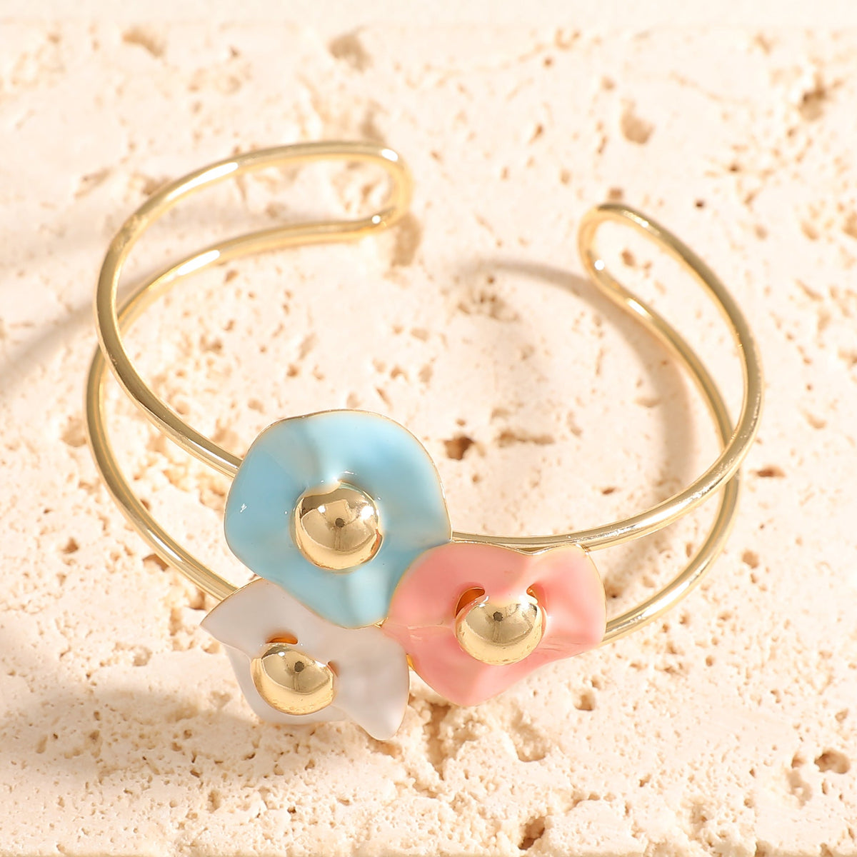 Women's bangle with elaborate floral design Style and Serve