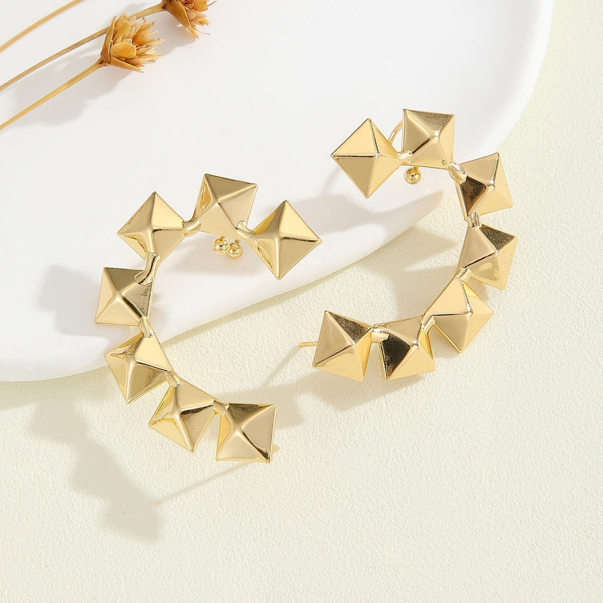 Women's bracelet with structured, golden beads Style and Serve