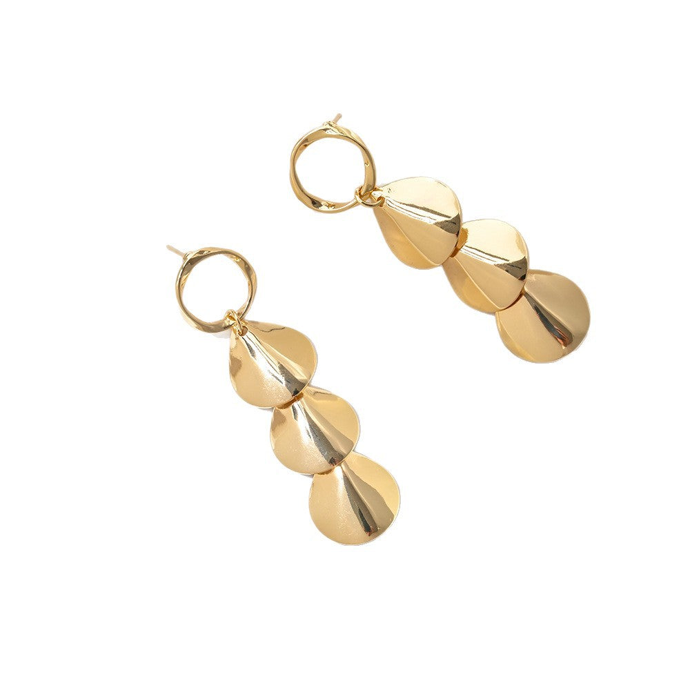 Women Hanging Earrings with Elegant Shell Design Style and Serve