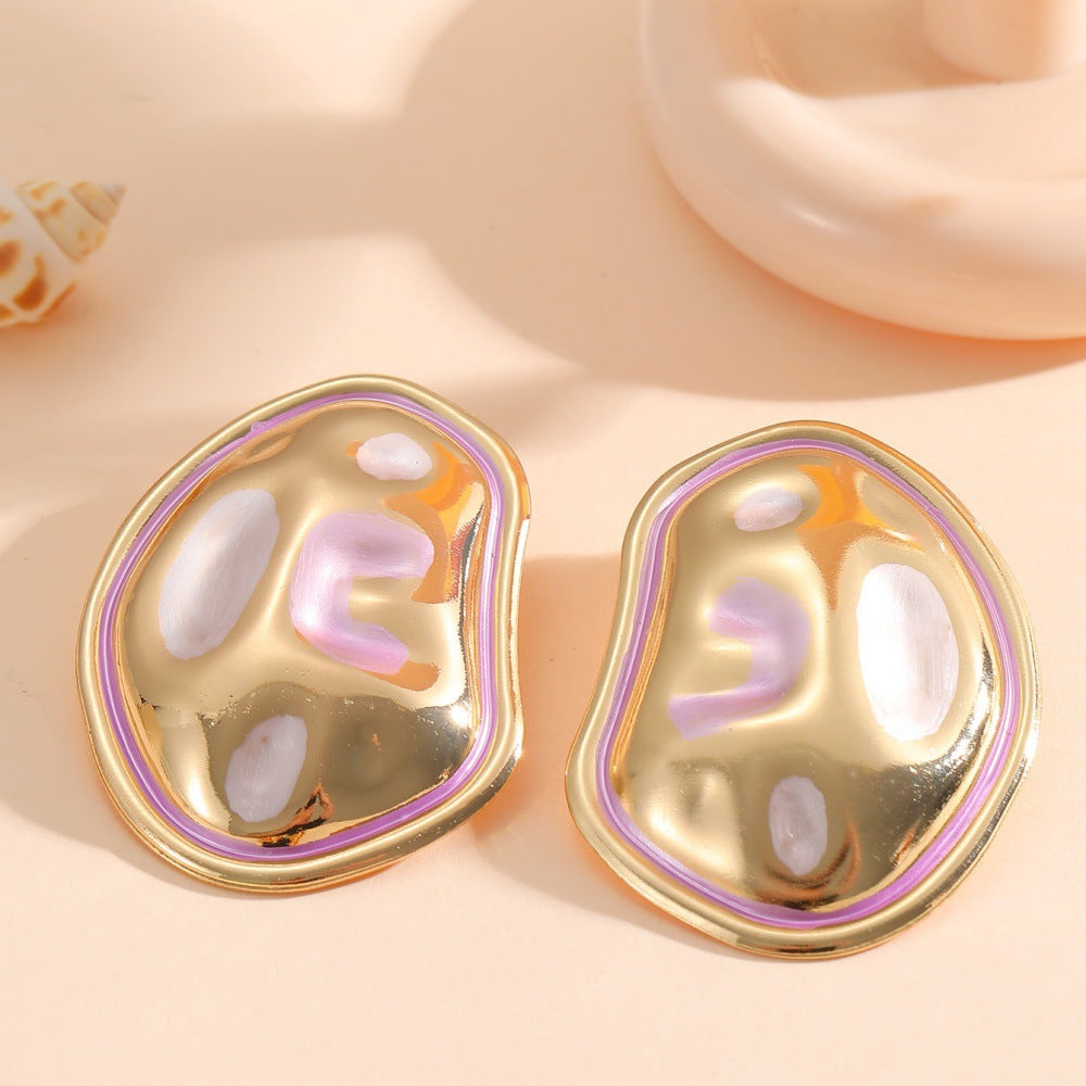 Ladies Hanging Earrings in a modern, organic design Style and Serve