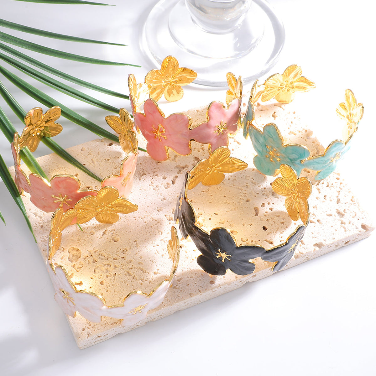 Ladies' bangle with floral motifs Style and Serve