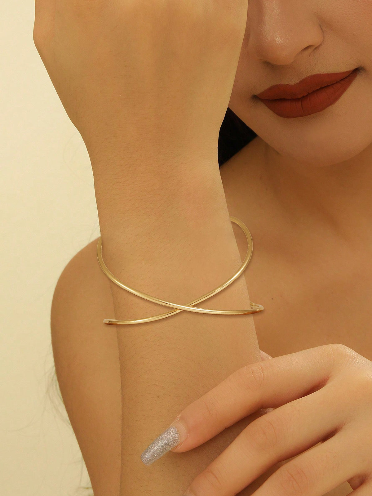 Ladies' bangle with elegant curved design Style and Serve
