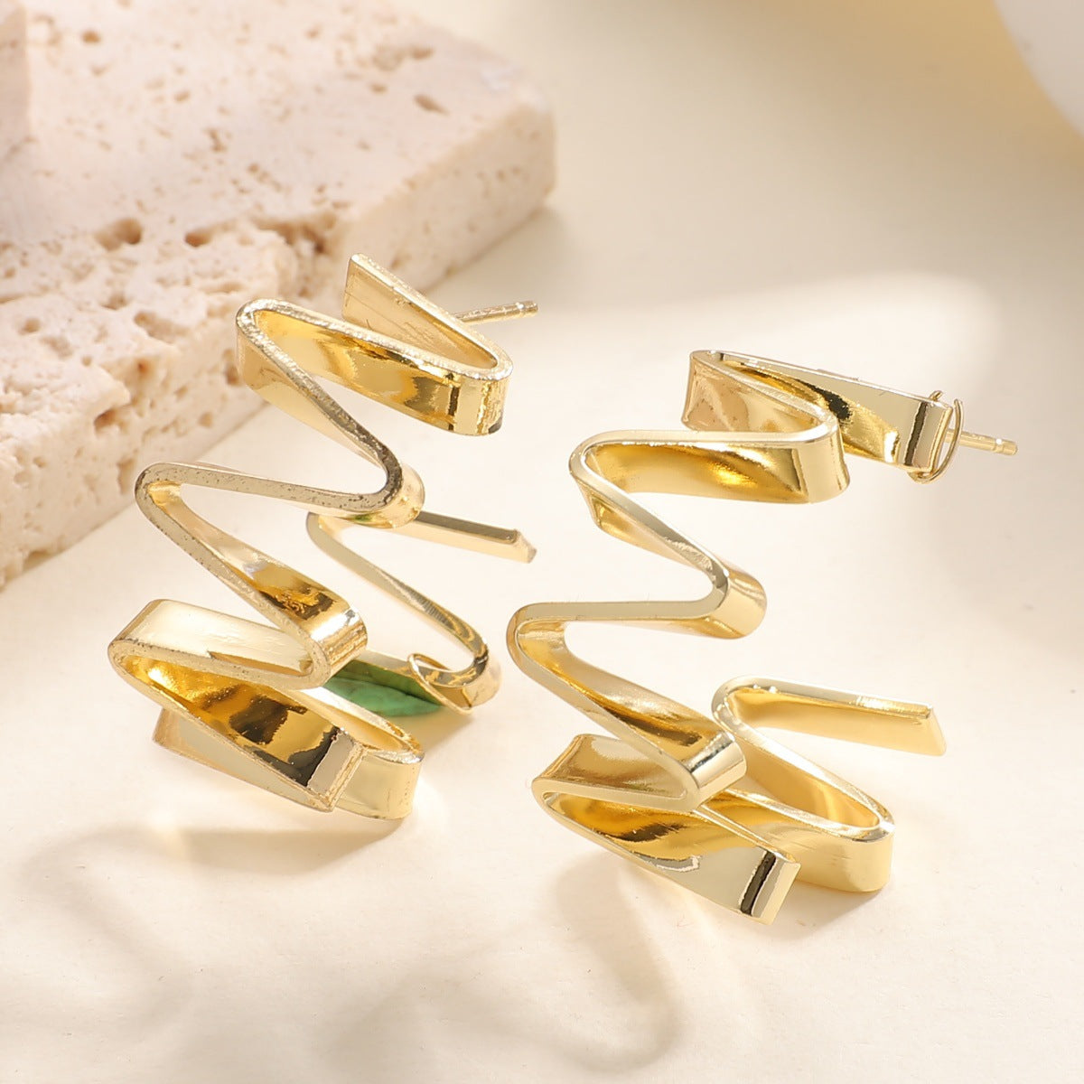 Women's Drop Earrings with Wavy Design Style and Serve