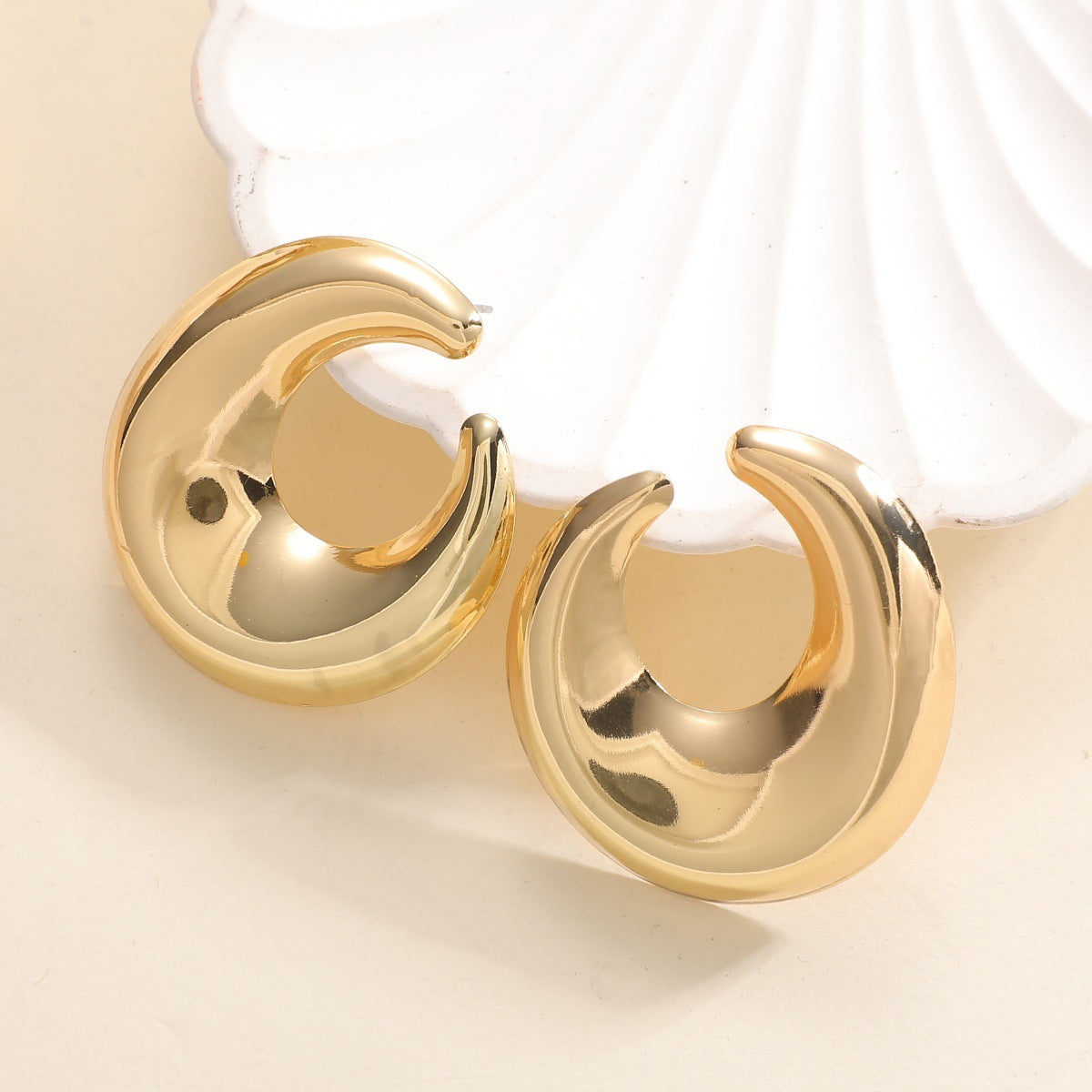 Women's earrings with elegant curved design Style and Serve